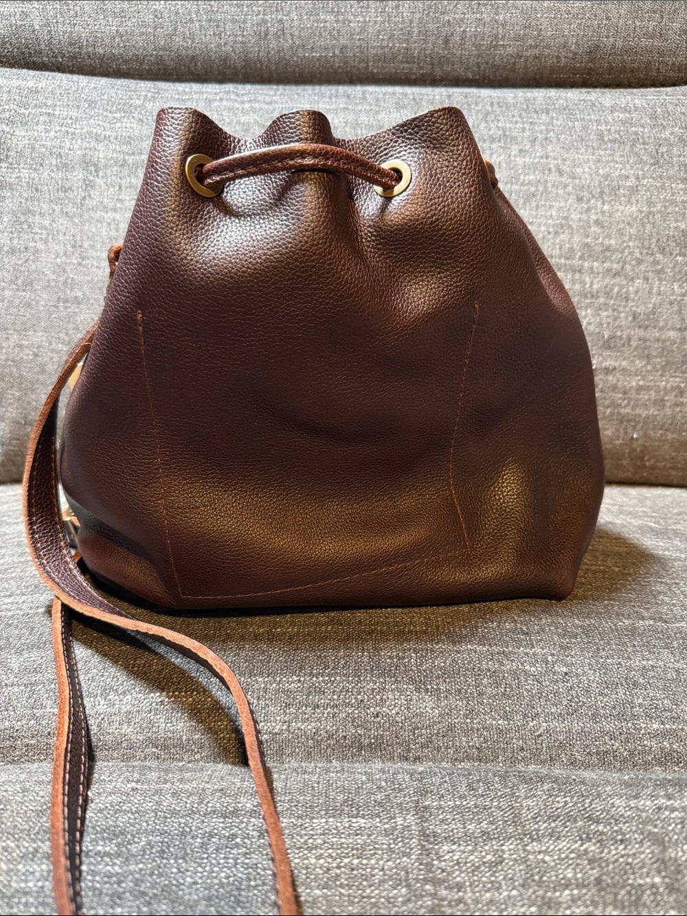Portland Leather Large Drawstring Bucket Bag In Coldbrew - Picture 3 of 8